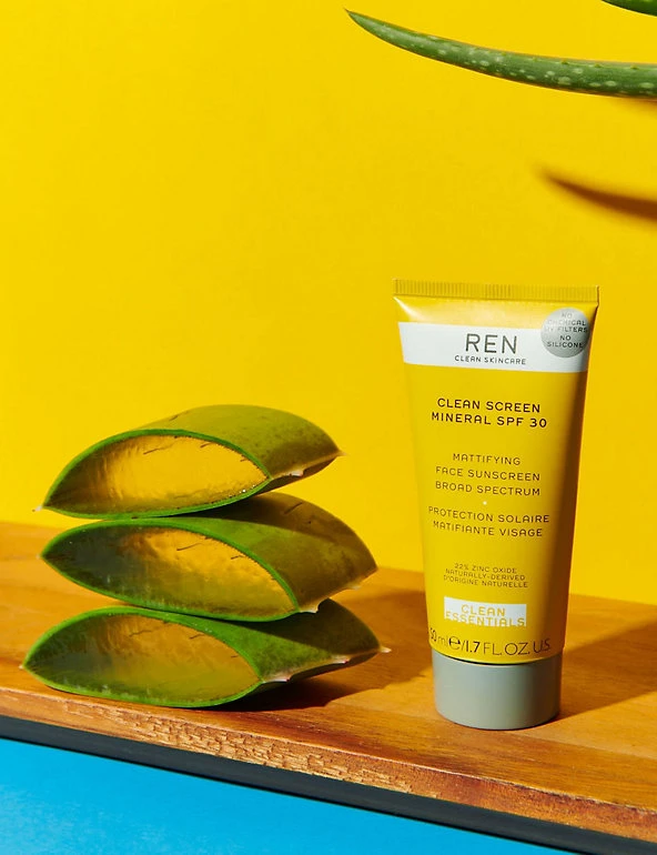 REN SPF30 Clean Screen Mineral SPF 30 50ml 3 REN SPF30 Clean Screen Mineral SPF 30 50ml - Image 3